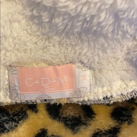 NEW C&D&M fleece leopard pull over❤️ - Picture 7 of 8